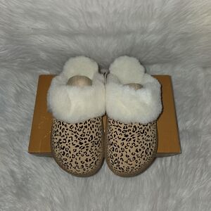 Leopard Print Women's Slippers with White Fur